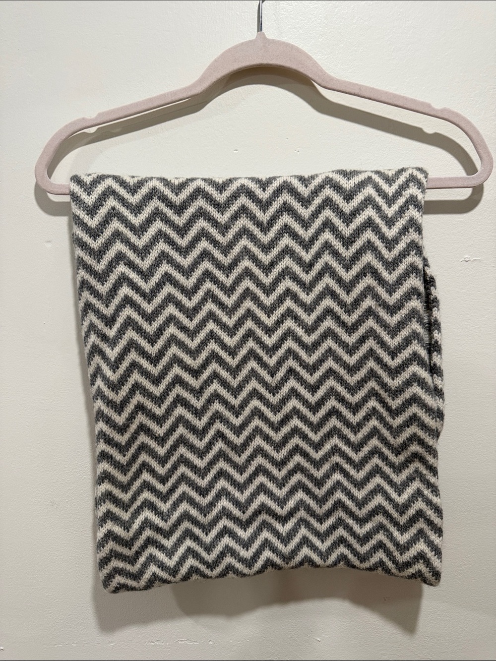 J Crew Gray and White Chevron Infiniti Scarf